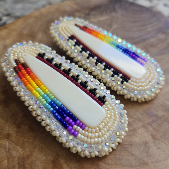 Handmade Navajo beaded pow wow earrings, rainbow & basket design - Picture 6 of 12